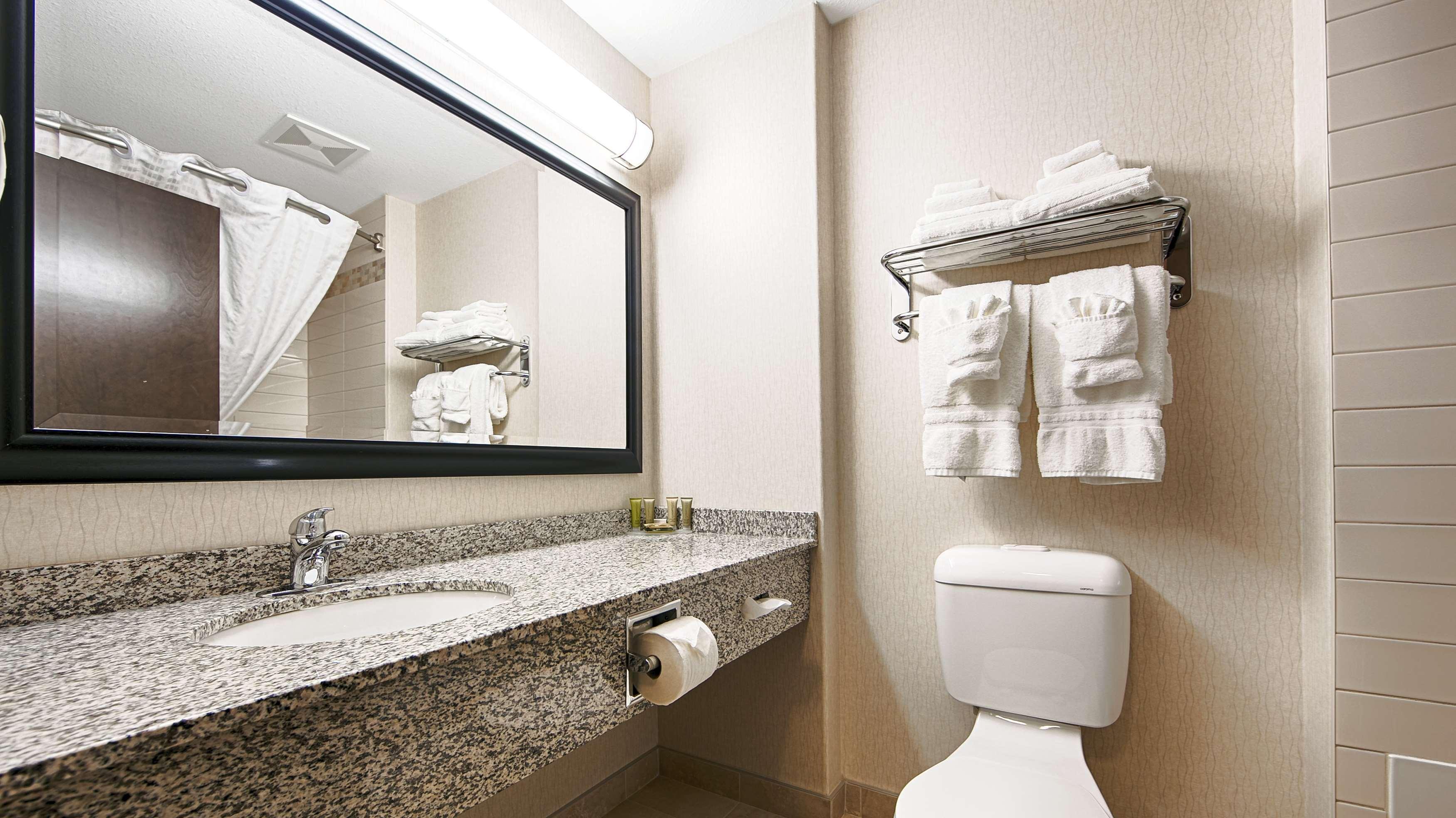 Best Western Wainwright Inn & Suites Extérieur photo