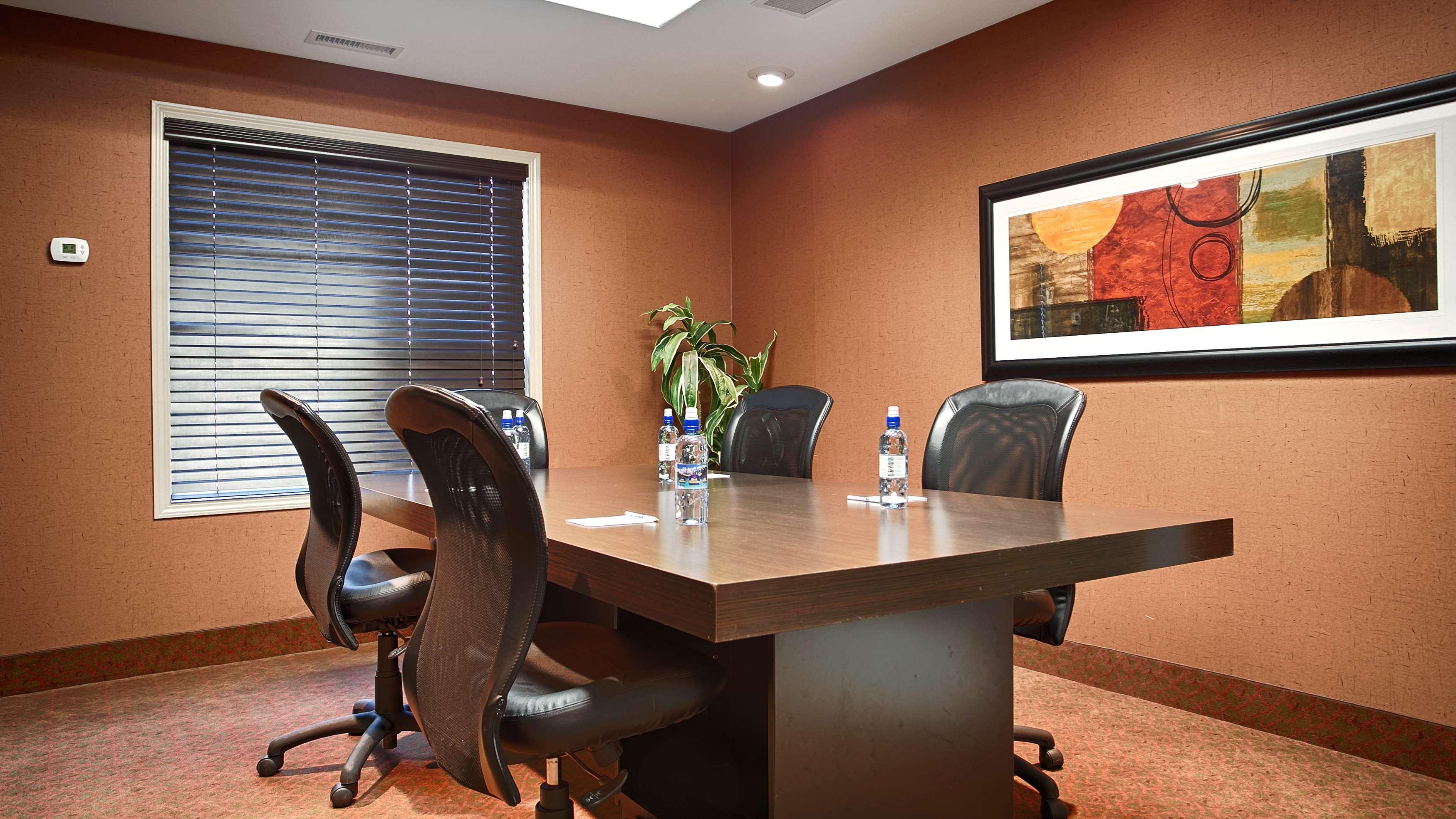 Best Western Wainwright Inn & Suites Extérieur photo