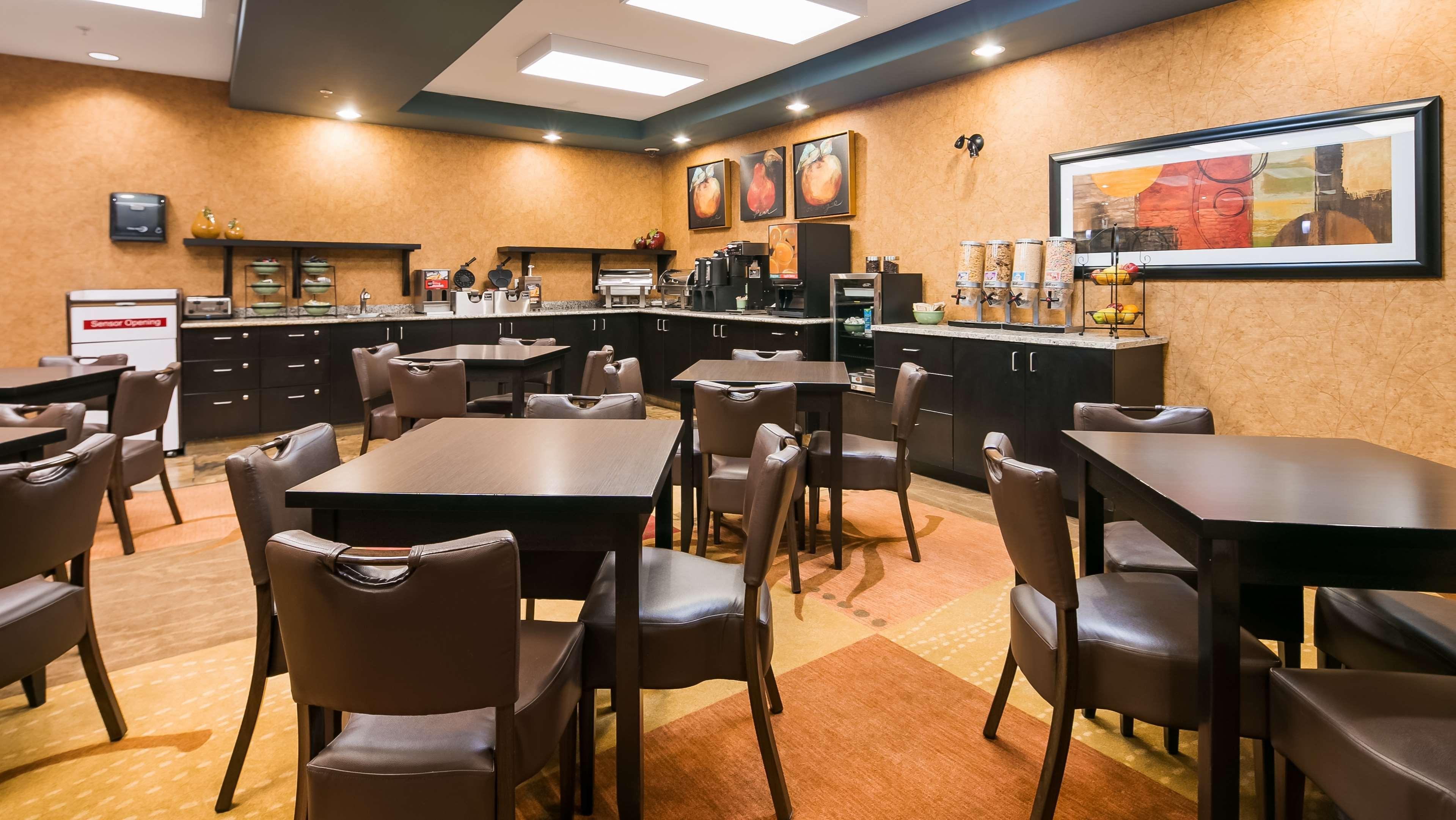 Best Western Wainwright Inn & Suites Extérieur photo