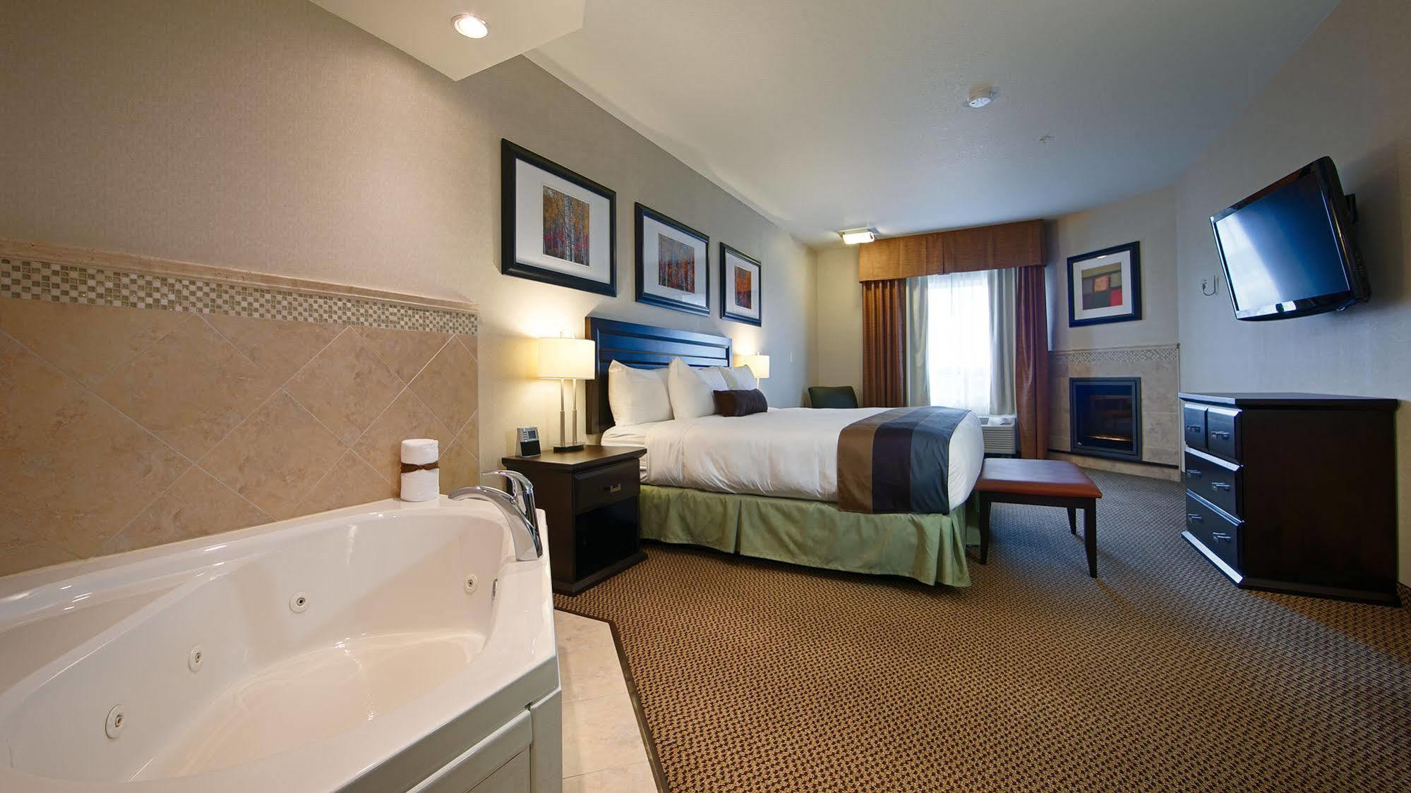 Best Western Wainwright Inn & Suites Extérieur photo