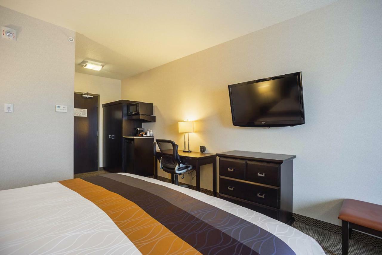 Best Western Wainwright Inn & Suites Extérieur photo